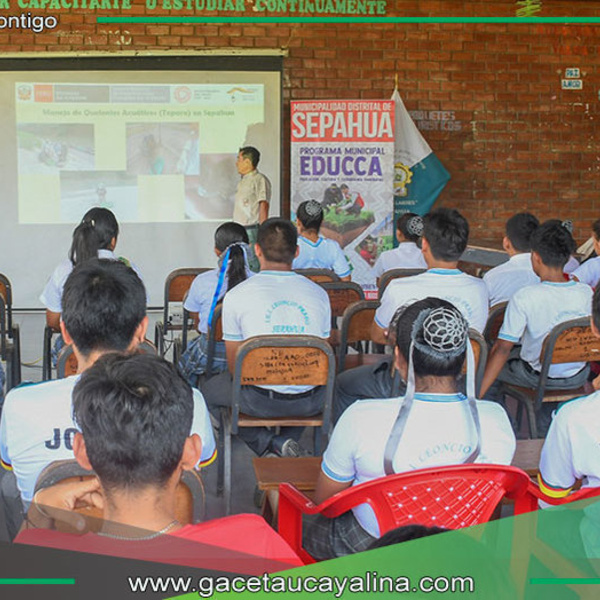 Promotores escolares fortalecen su compromiso con el medio ambiente en Sepahua
