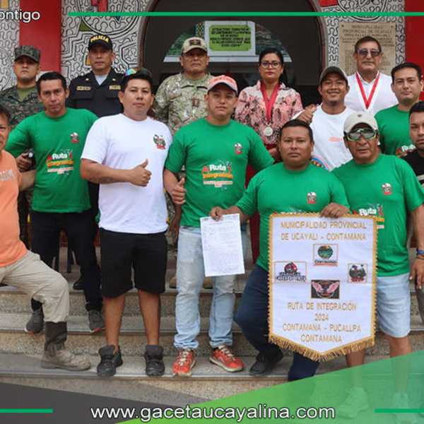 Alcalde de Ucayali entrega reconocimiento a motocrosistas locales