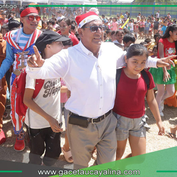 Alcalde lleva alegría a cinco mil niños en Contamana