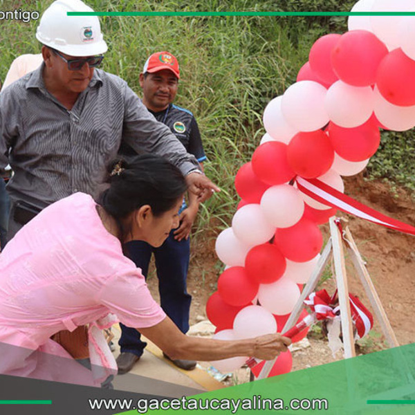 Alcalde Rodolfo Lovo inaugura nueva vereda peatonal en Petroperú en Contamana