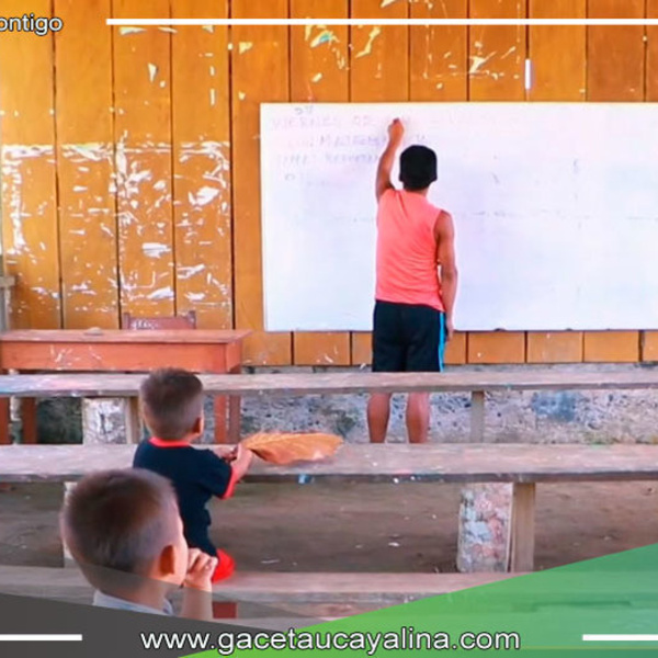 Alcalde Luis Fernando Arechaga García impulsa proyectos educativos en comunidad nativa de Toniromashe