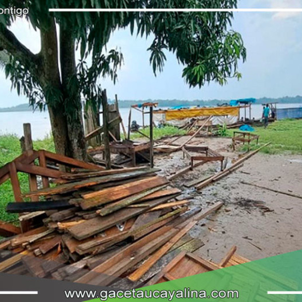 Indeci Loreto entrega ayuda humanitaria a familias afectadas por desborde del río Ucayali