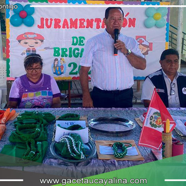 Alcalde de Atalaya Juramenta a Brigadieres Escolares en la I.E. N° 286 Ángel Arellano