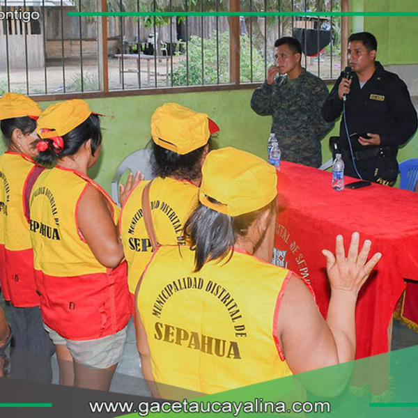 Alcalde de Sepahua juramentan a la nueva Junta Vecinal en el barrio Centro América