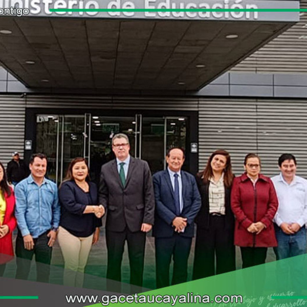 Alcaldes de Atalaya logran avances con Ministro de Educación