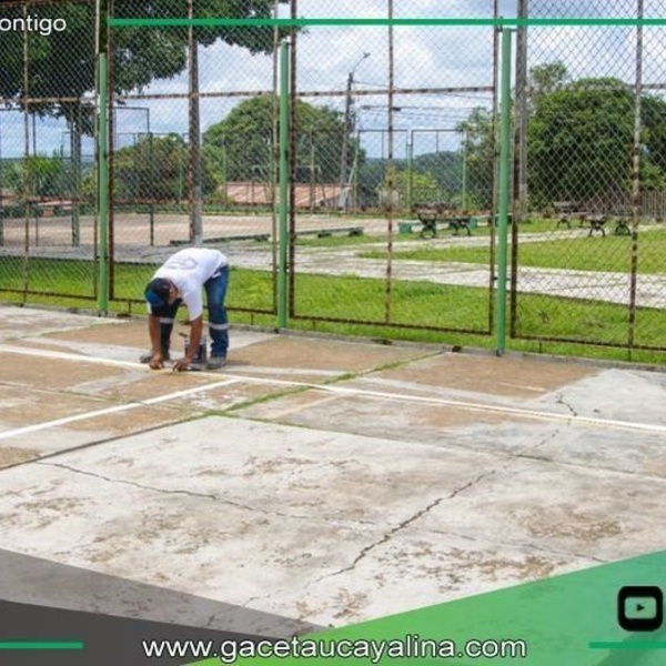 Municipalidad inicia pintado y demarcación en losas deportivas del Shiringal Contamana