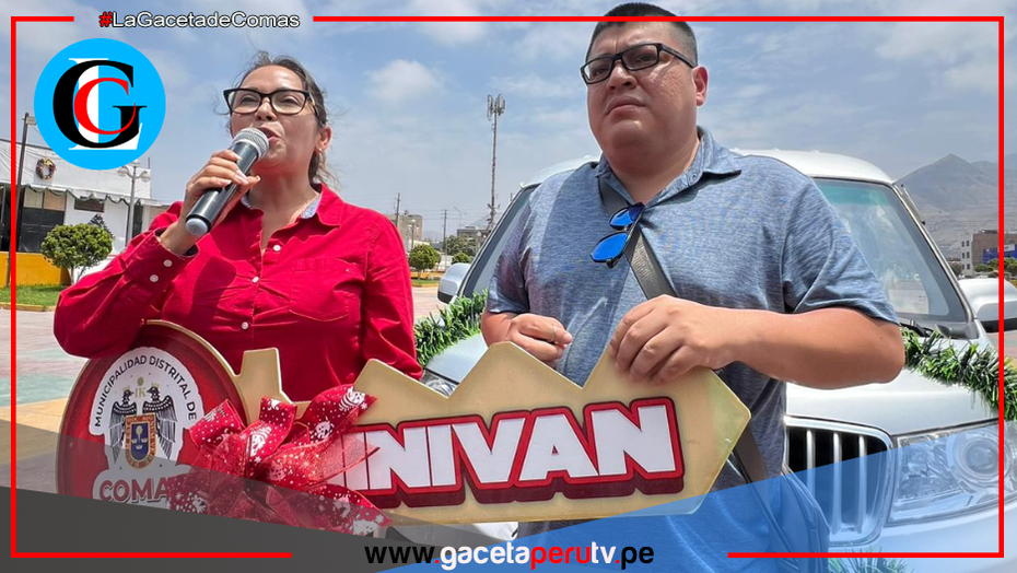 Alcaldesa de Comas Mónica Acuña entrega minivan cero kilómetros a vecino puntual