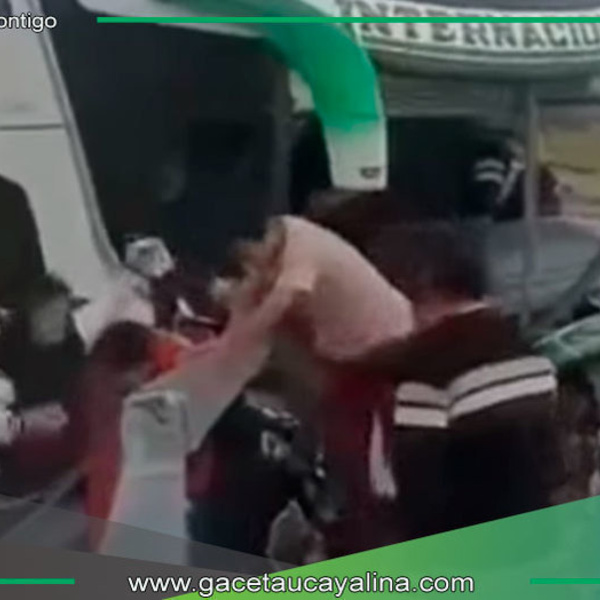 Bus de Expreso Internacional despista en vía Canta-Huayllay Pasco