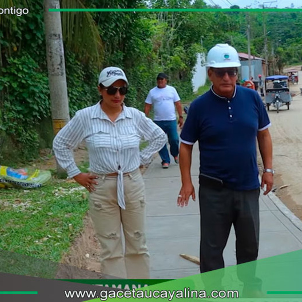 Alcalde Lovo Tello inspecciona vereda peatonal en calle Petroperú
