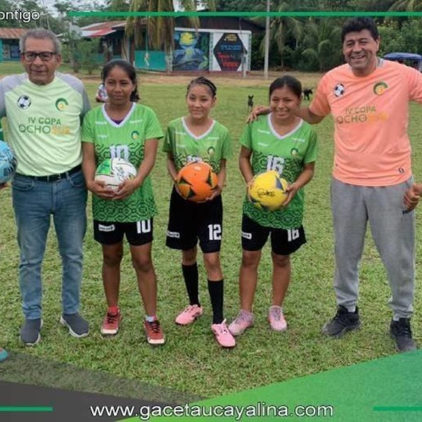 Checho Ibarra y Chumpitaz motivan a jóvenes en Ucayali