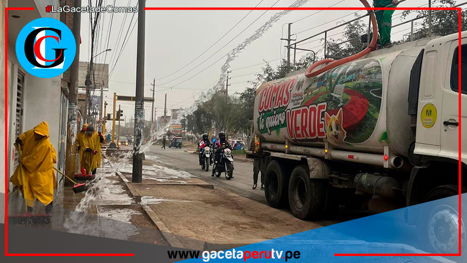 Municipio de Comas realiza limpieza y desinfección en vía principal